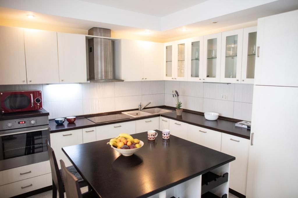 Down Town Tirana Apartment Center Екстер'єр фото