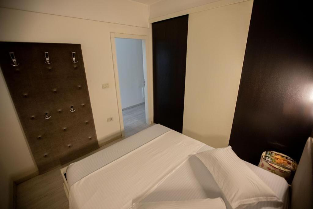 Down Town Tirana Apartment Center Екстер'єр фото
